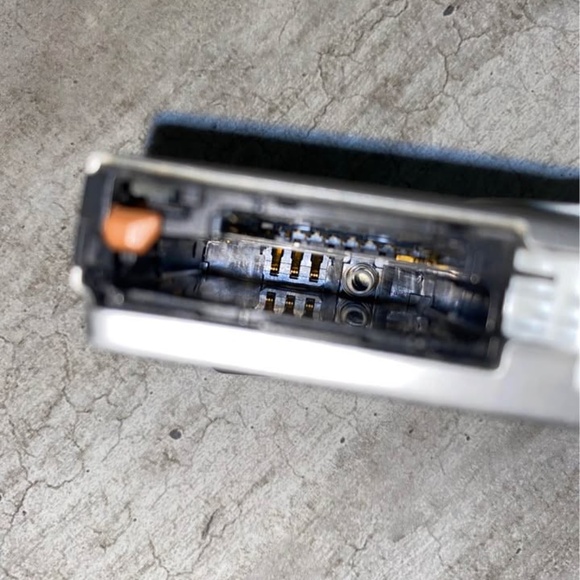 Canon PowerShot ELPH 320 HS Touchscreen Shooting 16.1 Megapixel Digital Camera - Picture 6 of 6